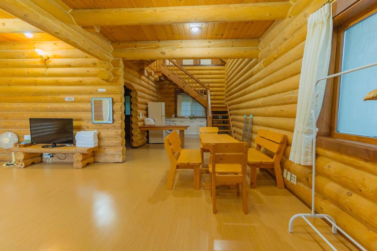 סאוגוויפו Jungmun Log Pension & Resort מראה חיצוני תמונה