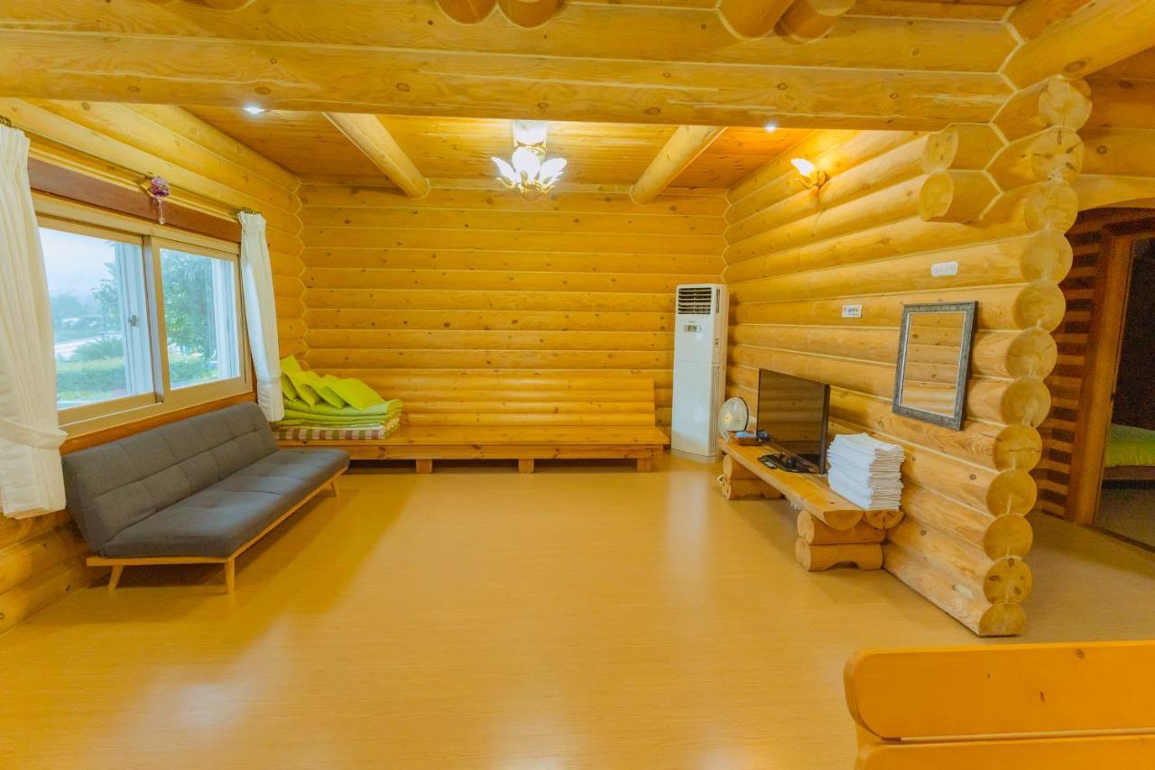 סאוגוויפו Jungmun Log Pension & Resort מראה חיצוני תמונה