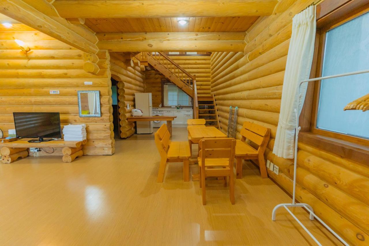 סאוגוויפו Jungmun Log Pension & Resort מראה חיצוני תמונה