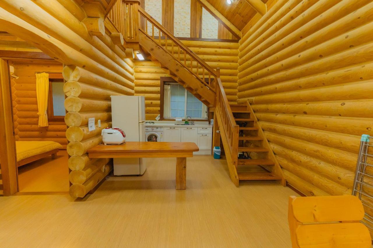 סאוגוויפו Jungmun Log Pension & Resort מראה חיצוני תמונה