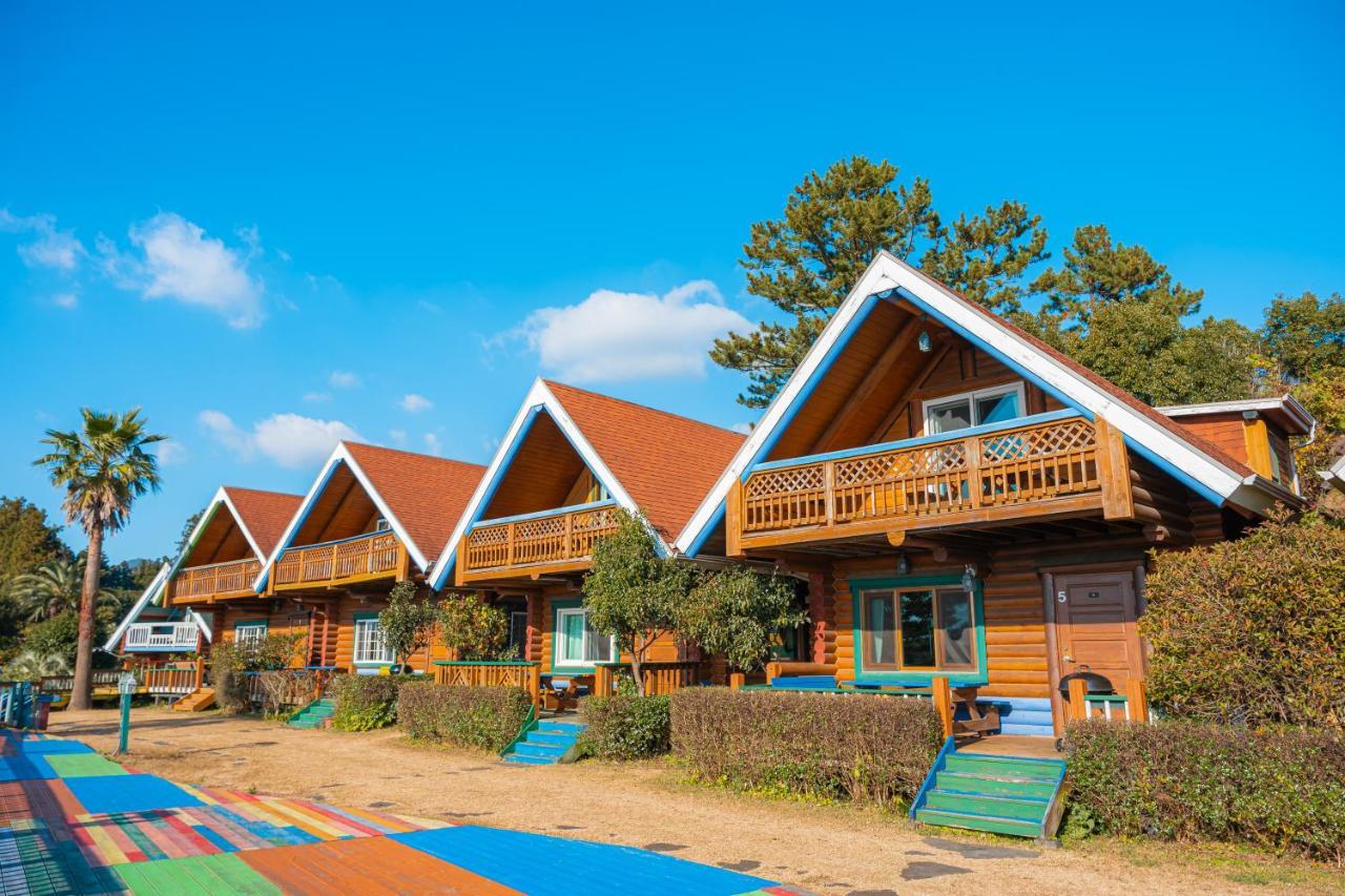 סאוגוויפו Jungmun Log Pension & Resort מראה חיצוני תמונה