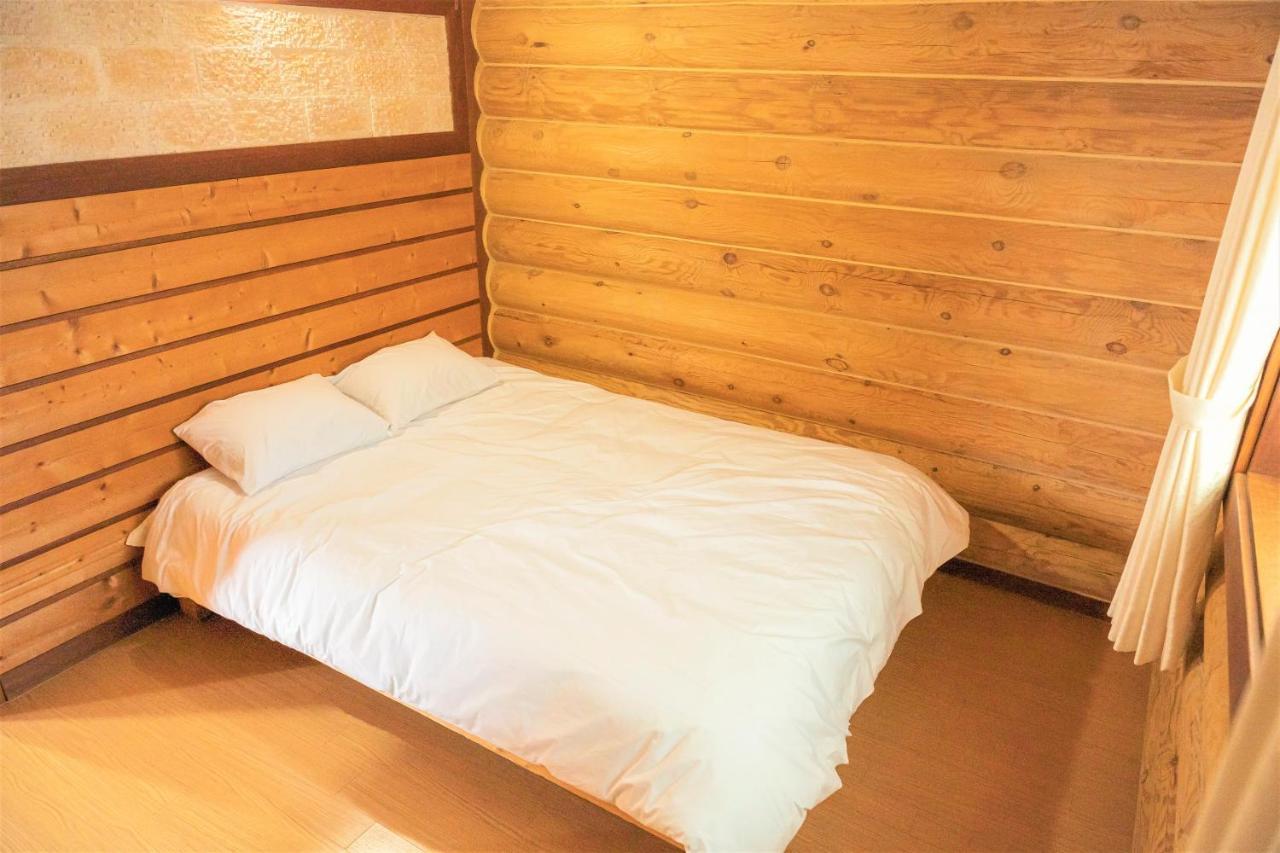 סאוגוויפו Jungmun Log Pension & Resort מראה חיצוני תמונה