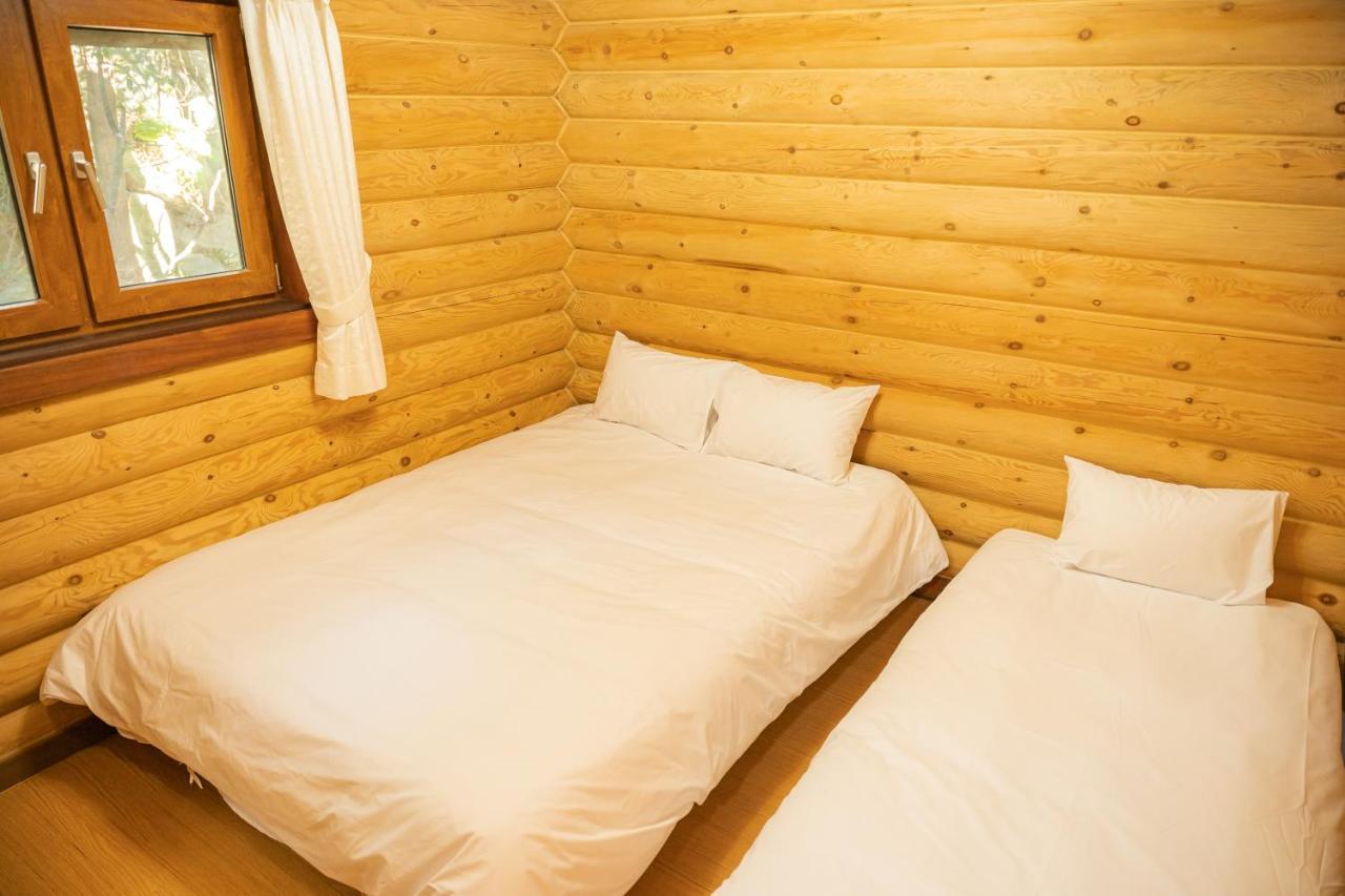 סאוגוויפו Jungmun Log Pension & Resort מראה חיצוני תמונה