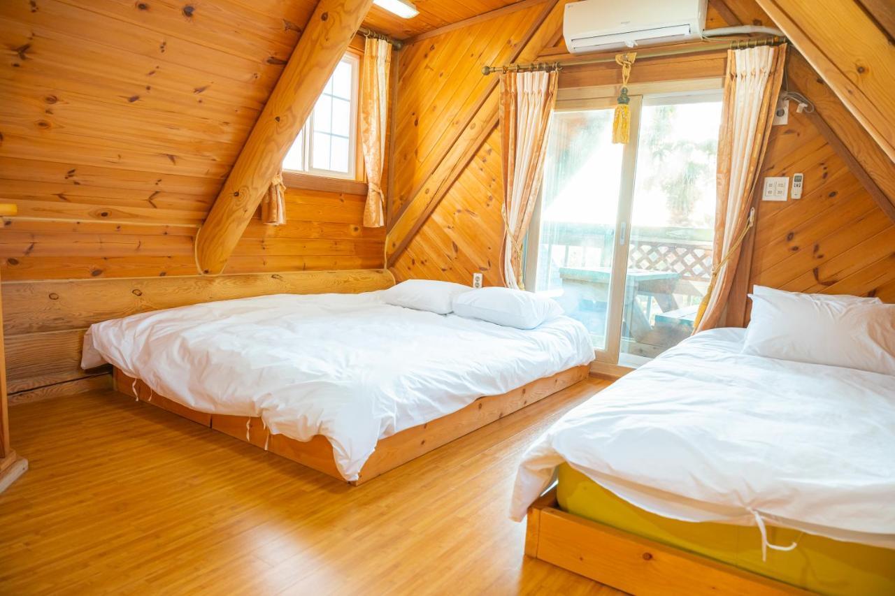 סאוגוויפו Jungmun Log Pension & Resort מראה חיצוני תמונה