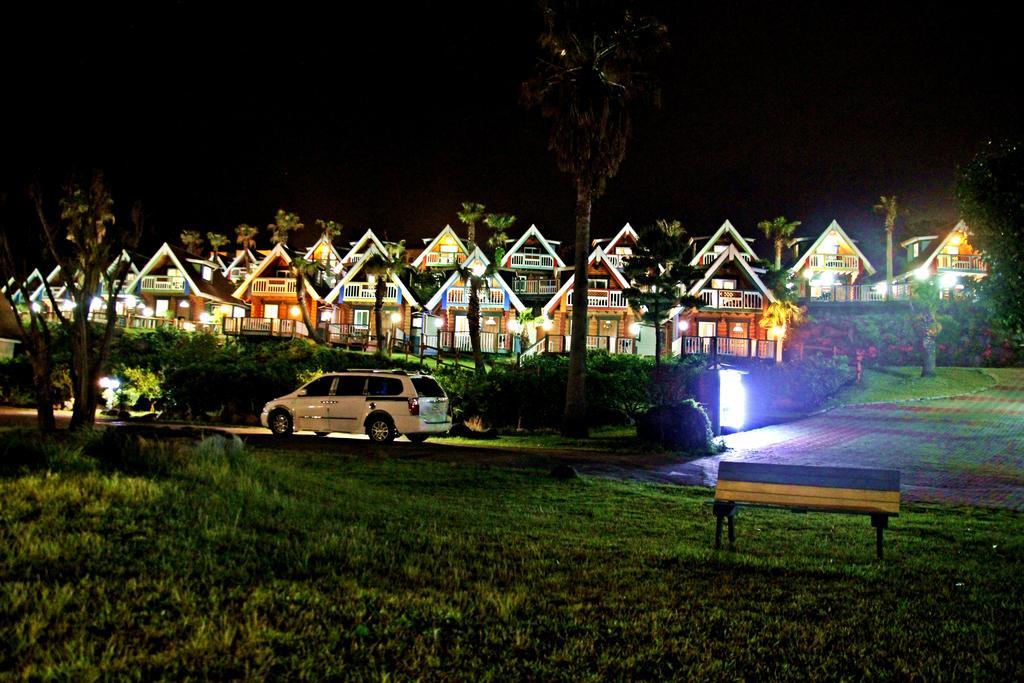 סאוגוויפו Jungmun Log Pension & Resort מראה חיצוני תמונה