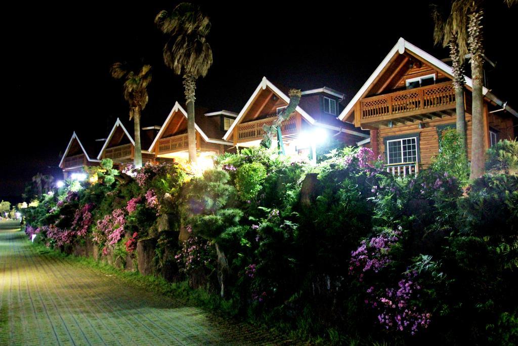 סאוגוויפו Jungmun Log Pension & Resort מראה חיצוני תמונה