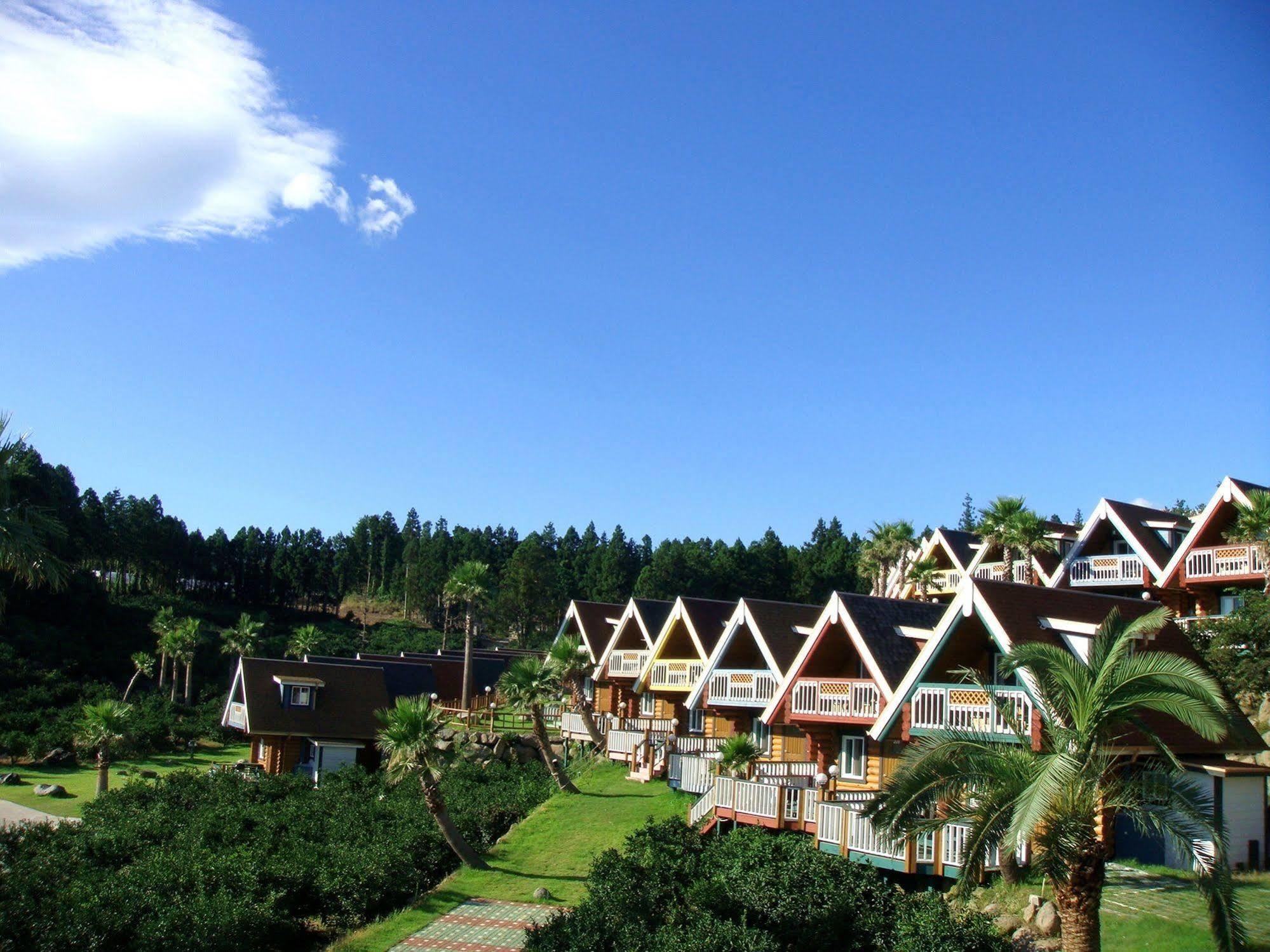 סאוגוויפו Jungmun Log Pension & Resort מראה חיצוני תמונה
