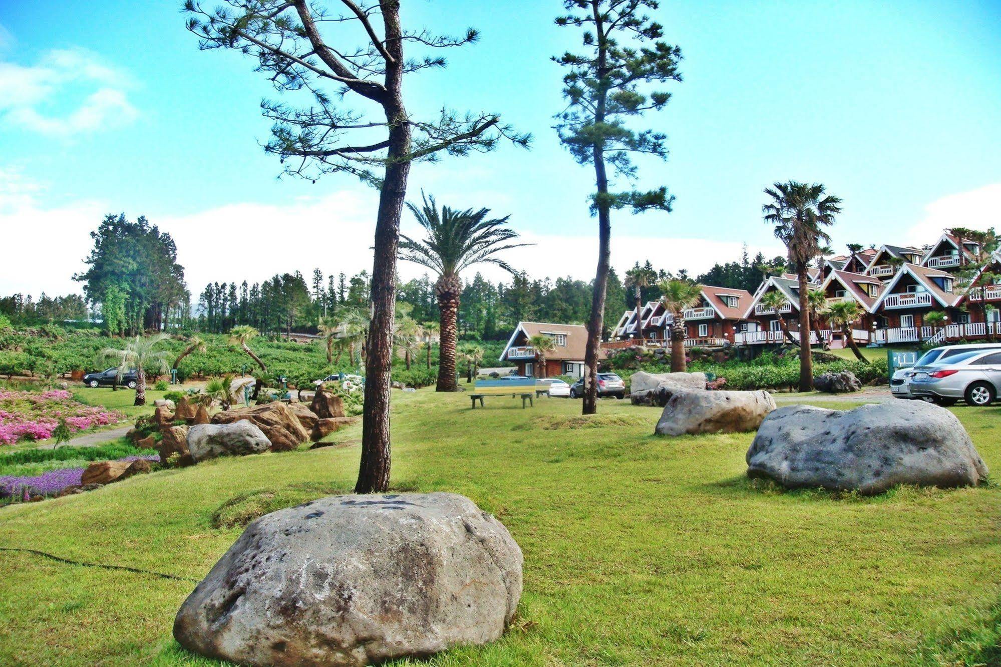 סאוגוויפו Jungmun Log Pension & Resort מראה חיצוני תמונה