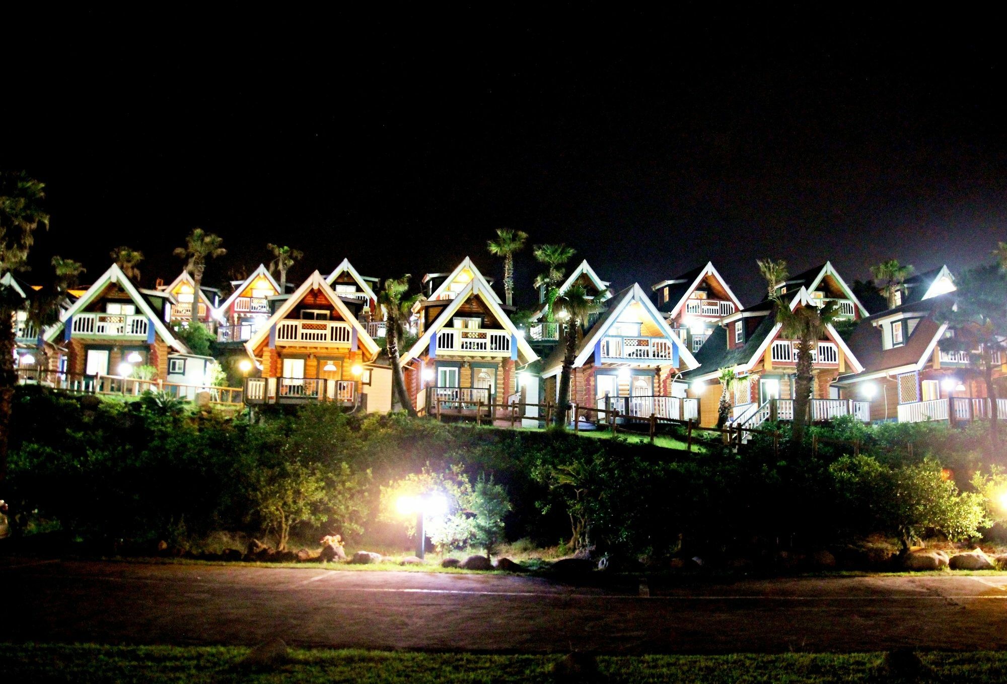 סאוגוויפו Jungmun Log Pension & Resort מראה חיצוני תמונה